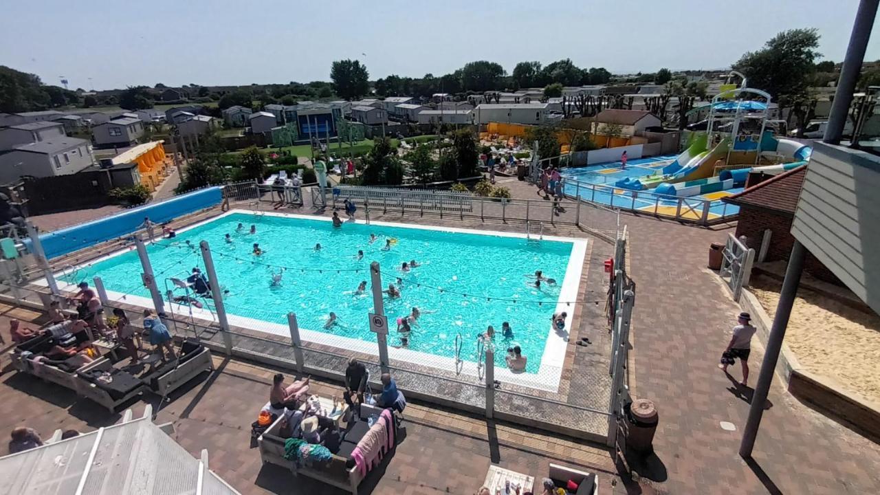 Brookside West Sands Holiday Park Seal Bay Selsey Bagian luar foto